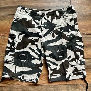 Men’s camouflage cargo shorts